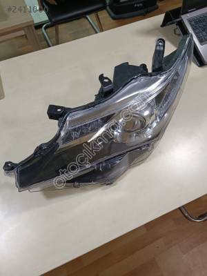 Toyota Auris Sol Far Oem 8117002e20 Çıkma otocikma comda 2411000