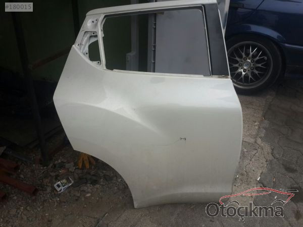 nissan juke sağ arka kapı beyaz renk