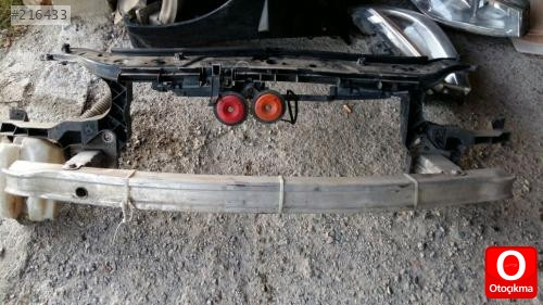 Reno. Megan. 2 ön panel ve ön tanpon. Demiri orjinal.