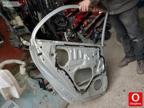 Toyota Corolla 2004. Sol arka kapı orjinal çikma parça 