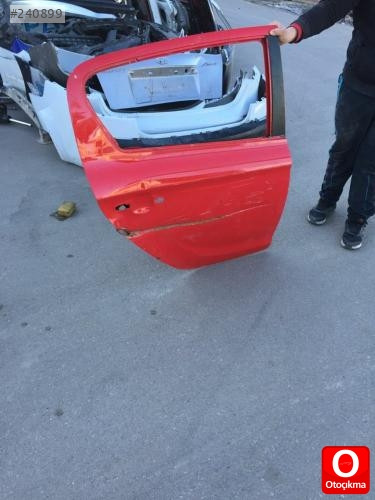 Hyundai i20 sag arka kapı