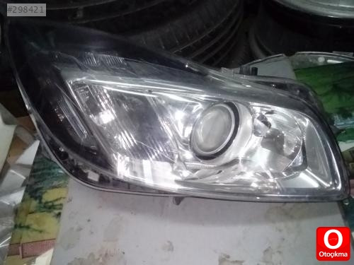 OPEL INSİGNİA MERCEKLİ XENON FAR TEMİZ ÇIKMA HAS OPEL ÇIKMA