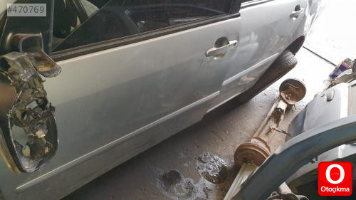2005 Toyota corolla çıkma sol ön kapı 