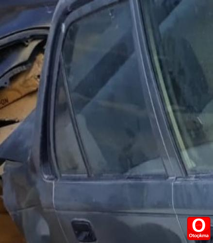 1992 MODEL TOYOTA COROLLA ÇIKMA SAĞ ARKA KAPI CAMI.