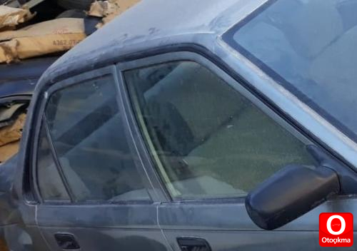 1992 MODEL TOYOTA COROLLA KOMPLE SAĞ TAKIM KAPI CAMLARI.