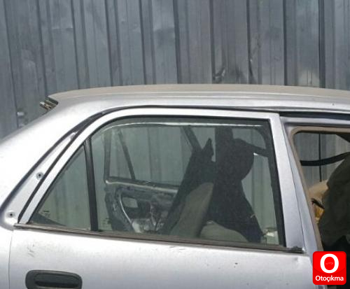 1999 - 2001 MODEL TOYOTA COROLLA ÇIKMA SAĞ ARKA KAPI CAMI.