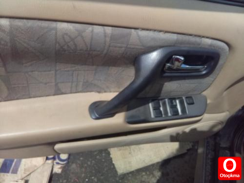 2000 MODEL NİSSAN PRİMERA 1.8 KOMPLE İÇ KAPI KOLU.