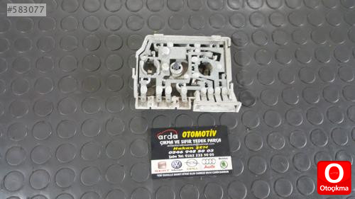 AUDİ 80 1991-1995 SOL ARKA DIŞ STOP LAMBASI AMPÜL YUVASI ORJ