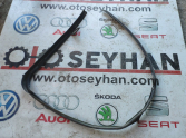 1J6839698B vw golf 4 sağ arka kapı toz lastiği