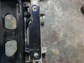 MERCEDES A2045040640 W212 E SERİSİ RADYATÖR ALT TUTUCU