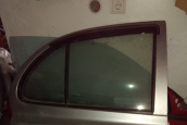 2009 çıkma nissan micra sağ arka kapı camı