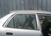 1999-2001 TOYOTA COROLLA HATASIZ SAĞ ARKA KAPI CAMI.