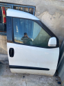 Genis ayle sağ ön kapı
