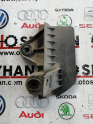 8V5853834 audi a3 2020 sağ çamurluk bağlantı braketi