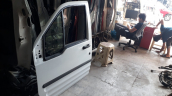 FORD CONNECT ÖN SOL KAPI DOLU ÇELİKLER OTO ÇIKMA