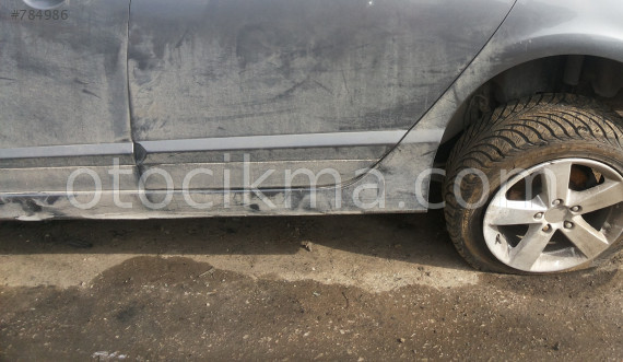 2011 HONDA CİVİC ORİJİNAL SAĞ YAN PANEL.