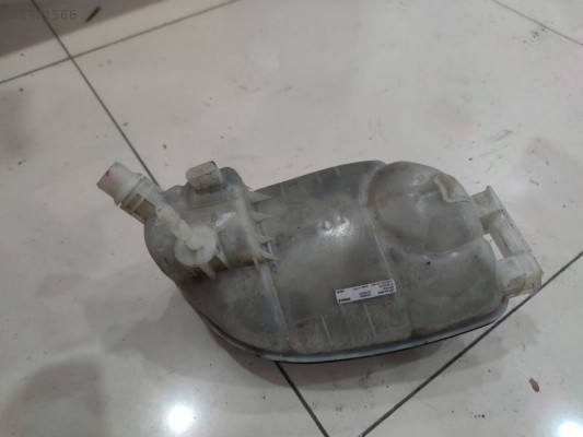 Mercedes GLA W156 Yedek Su Deposu 8MA376731-604