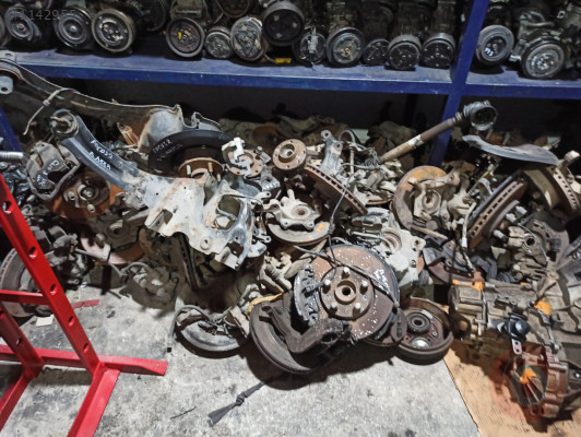 RENAULT MEGANE SAĞ SOL AKİS TAŞIYICI