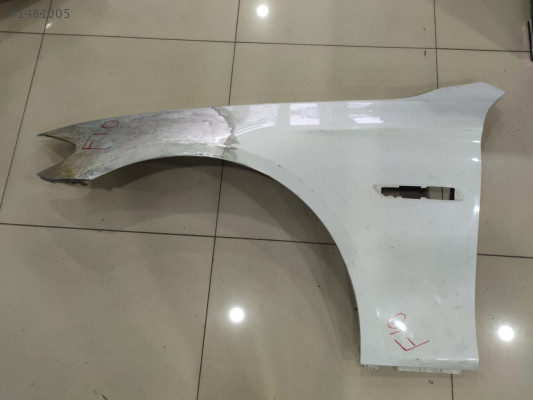 BMW 5 Serisi F10 Sol Ön Çamurluk Beyaz