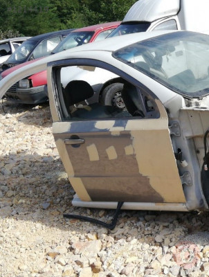 chevrolet aveo sedan çıkma sağ ön kapı.