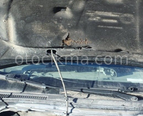 2005 VOLVO V50 ORİJİNAL ÖN CAM SİLECEK KOLU.