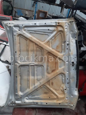 Mitsubishi L200 kaput