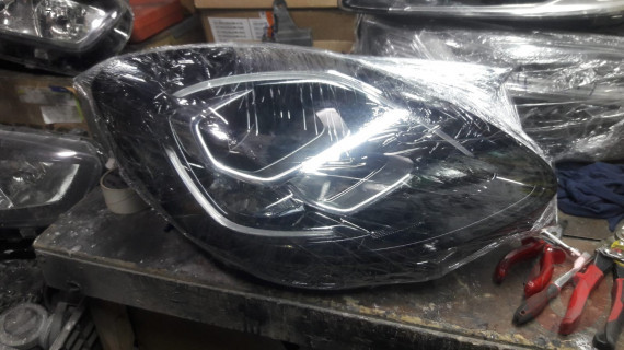 FORD PUMA SAĞ FAR ÇIKMA ORİJİNAL 2019-20