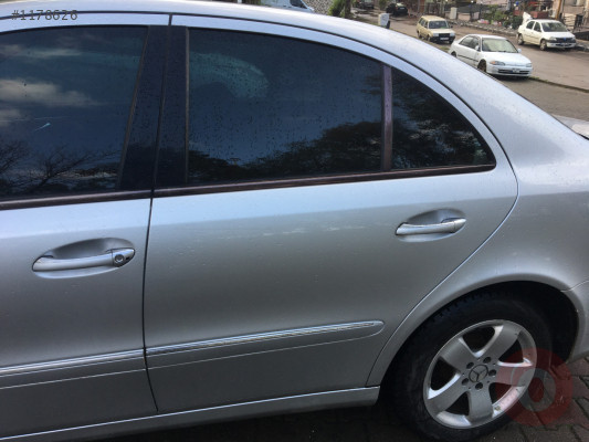 MERCEDES E220 CDİ SOL ARKA KAPI ÇIKMA ORJİNAL PARÇA