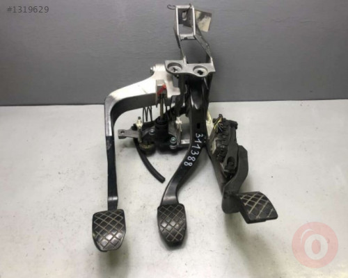 VW PASSAT A6 SUPERB PEDAL BAĞLANTI BRAKETİ 8D1721117P
