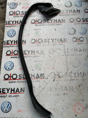 8P4833705B audi a3 2010 sol arka kapı alt toz lastiği