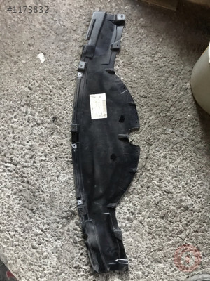 BMW e90 3.18i alt koruma plastiği