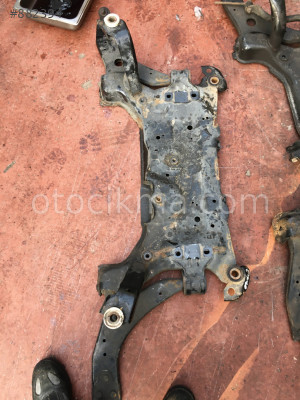 FORD FOCUS 3 KASA ÖN TRAVERS TRAVES MOTOR BEŞİK
