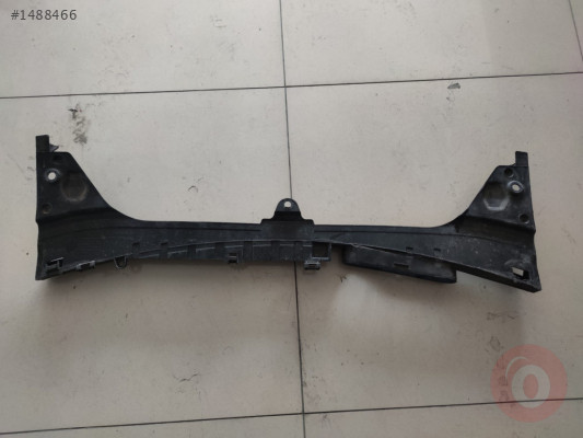 Mercedes C Serisi W205 Ön Radyatör Braketi A2055000055