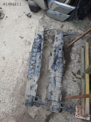 VOLKSWAGEN PASSAT B7 ÖN TAMPON DEMİRİ 3AA807651A
