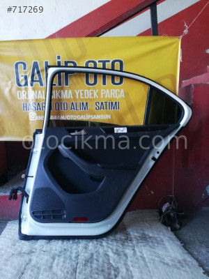 Volkswagen Jetta Sağ arka kapı döşemesi hatasız orjinal çıkm