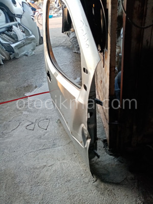 Fiat doblo sağ ön kapı az hasarlı gümüş gri