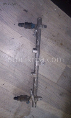 renault r 21 2.0 çıkma enjeksiyon kütüğü