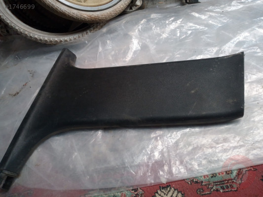 Audi A4 sol alt B sütunu döşeme 8e0867239