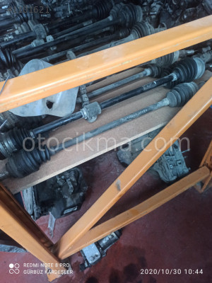 Opel Corsa b kasa 1.4 16 valf sağ akis otomatik vites çıkma