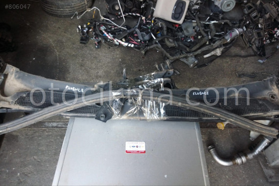 RENAULT FLUENCE ÖN CAM IZGARASI BAGALİT KOMPLE