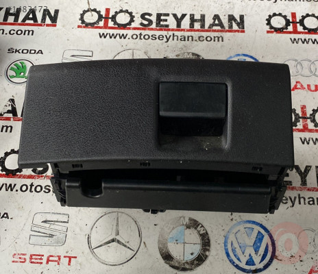 8V0881578 audi a3 sağ ön koltuk alt saklama gözü torpido