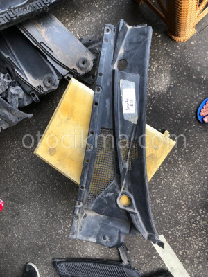 Kia Sorento Ön Cam Izgarası hatasız orjinal çıkma