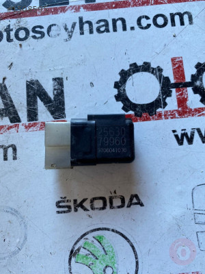 25630-79960 nissan vanetta cargo 1998 korna rölesi