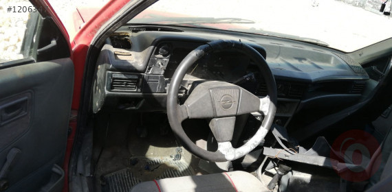 opel kadett 1.6 çıkma dolu göğüslük.