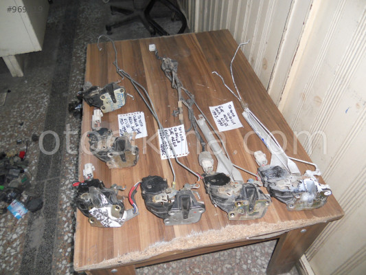 TOYOTA COROLLA SAĞ ARKA KAPI KİLİDİ 1993-1997 MODEL