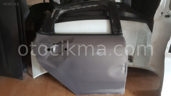 Focus 3  3.5 sağ arka kapı