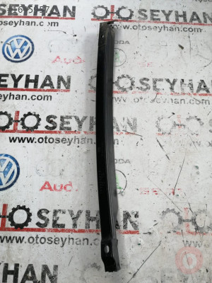 1P0839614 seat leon 2009 sağ arka kapı cam kızağı