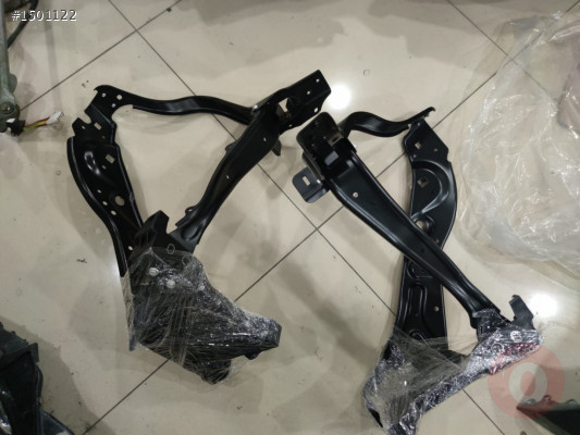 Mercedes E W212 Sağ Sol Far Yuva Sac A2126200500 A2126200600