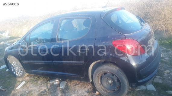 2009 model peugeot 207 1.4 benzinli kesme kasa