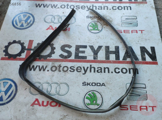 1J6839698B vw golf 4 sağ arka kapı toz lastiği